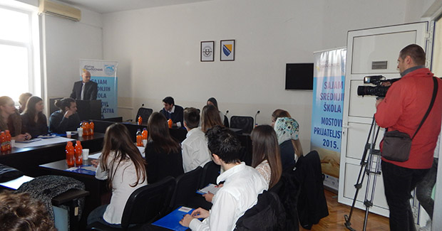Održana debata između učenika srednjih škola i studenata Univerziteta Džemal Bijedić i Sveučilišta u Mostaru