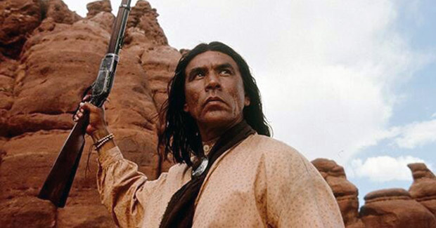 Wesley "Wes" Studi - poznati glumac, pripadnik je plemena Cherokee