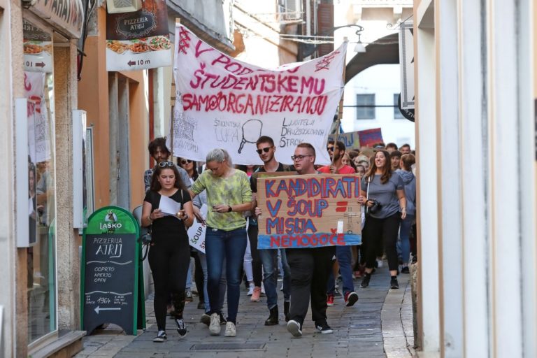 slovenija protesti studenti