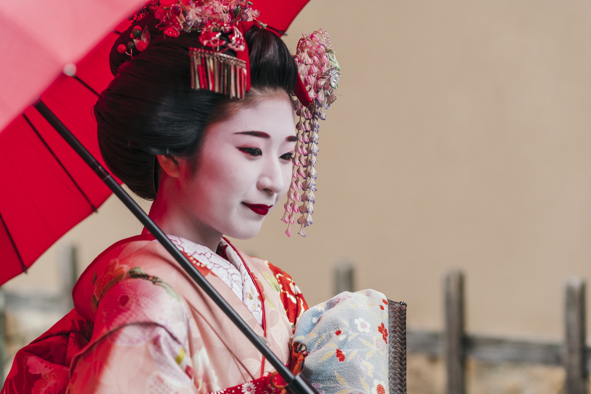 portrait of a maiko geisha in gion kyoto