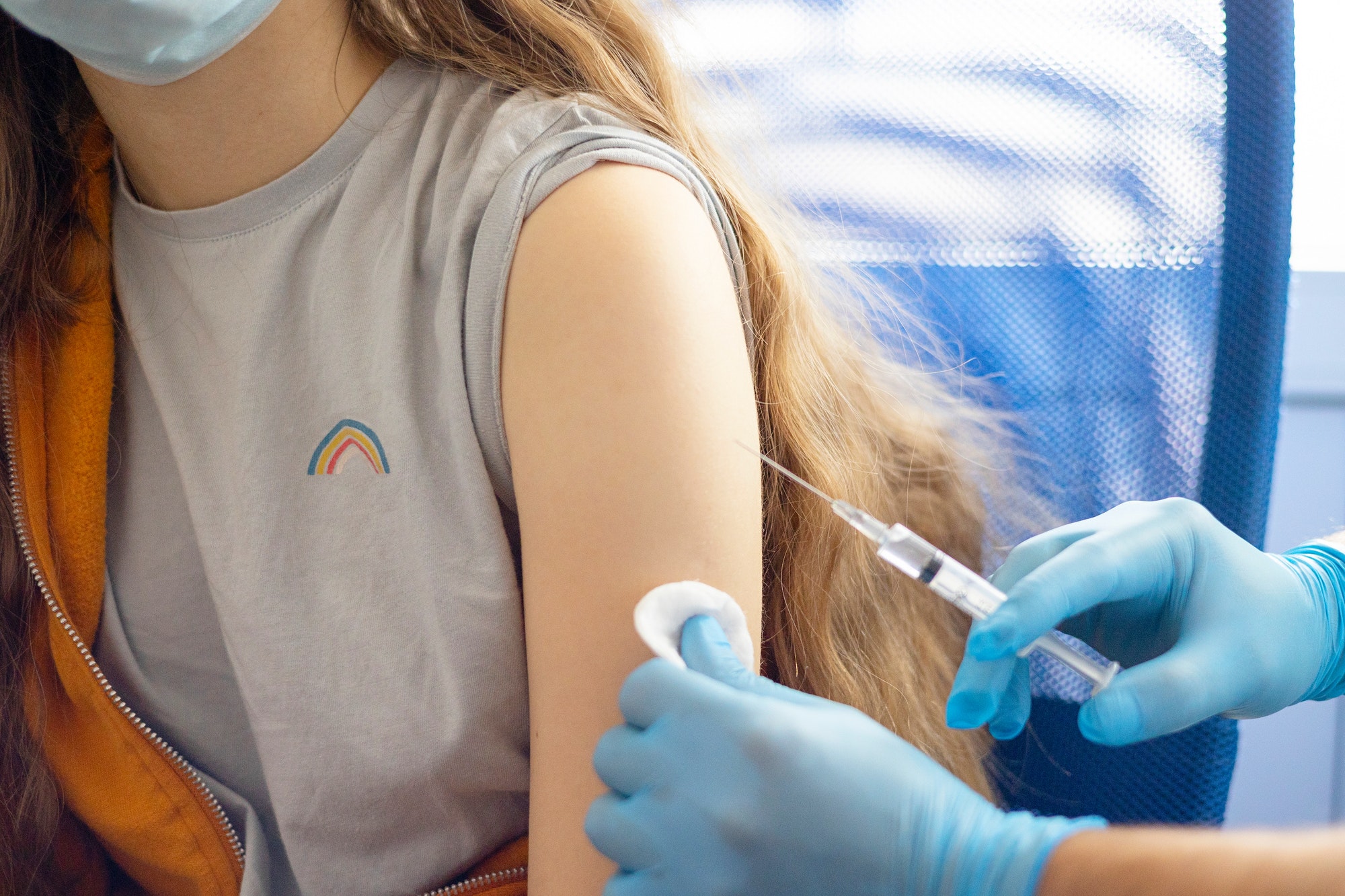 teenage schoolgirl vaccination covid 19 vaccine