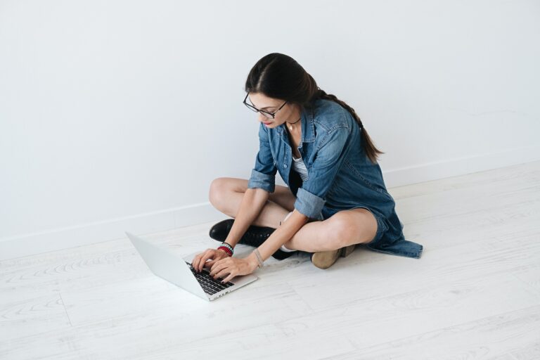 Woman working on a laptop on a laptop