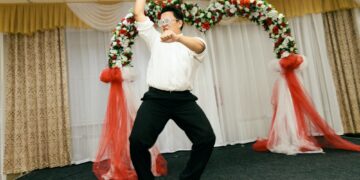 asian man dances in photo booth props on the stage