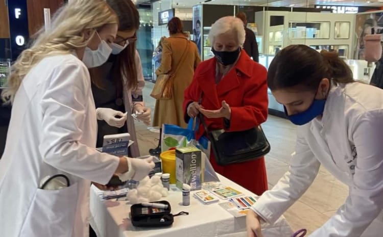 Studenti medicine u Sarajevu provode akciju besplatnog mjerenja secera u krvi kao i krvnog pritiska