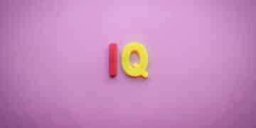 IQ word on a pink background