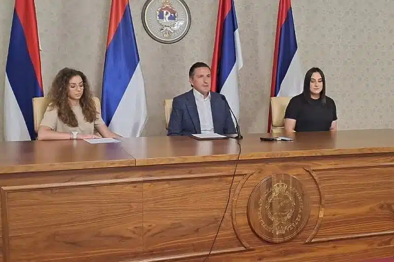 Srbija studentice koje su velicale Mladica nagradila stipendijom i nastavkom studija u Beogradu