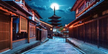 yasaka pagoda sannen zaka street kyoto japan