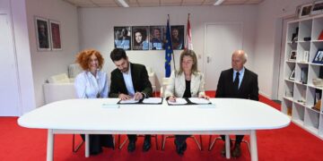 Potpis memoranduma rektorica Evropskog koledza Federica Mogherini i Filip Poznanovic predsjednik Fondacije Lidija Topic Bouwen