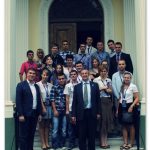 Foto: Omladinski ambasadori pomirenja sa britanskim ambasadorom u Srbiji