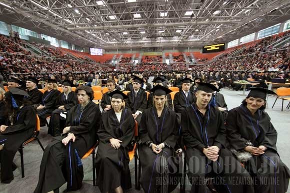 Promovisano 588 diplomanata i 39 magistara nauka (Foto: Oslobođenje)